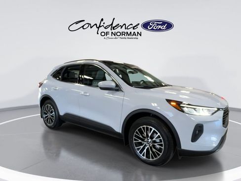 New 2025 Ford Escape SE image 12