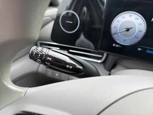 Used 2024 Hyundai Elantra SEL image 34