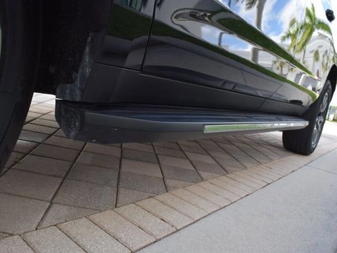 Used 2022 Chevrolet Suburban LT RWD image 28