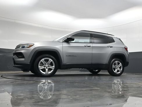 Used 2023 Jeep Compass Latitude w/ Sun and Sound Group AWD/4WD image 34