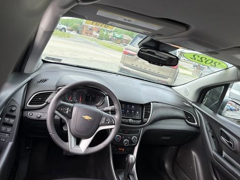 Used 2022 Chevrolet Trax LT w/ Premium Seat Package AWD/4WD image 14