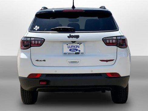 Used 2022 Jeep Compass Trailhawk w/ Trailhawk Convenience Group AWD/4WD image 4
