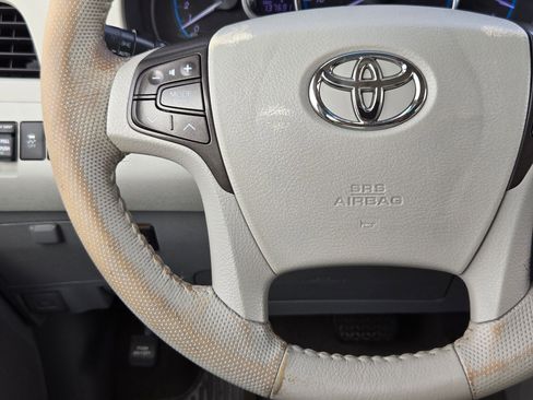 Used 2013 Toyota Sienna XLE w/ Entertainment Pkg FWD image 21