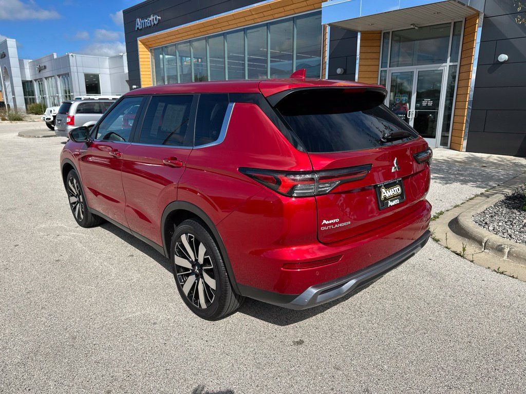Used 2025 Mitsubishi Outlander SE AWD/4WD image 12