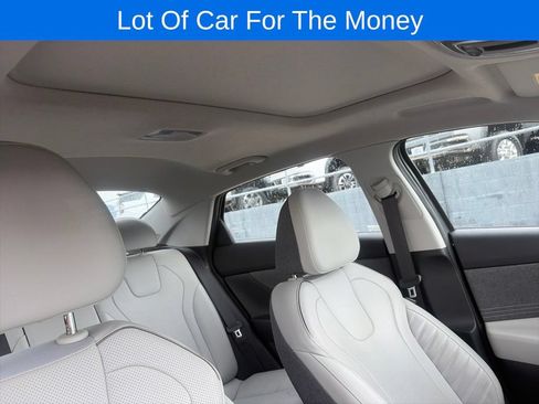 Used 2023 Hyundai Elantra Limited FWD image 16