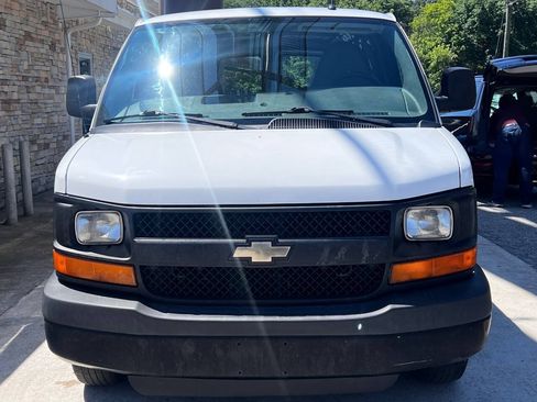 Used 2014 Chevrolet Express 2500 RWD image 9