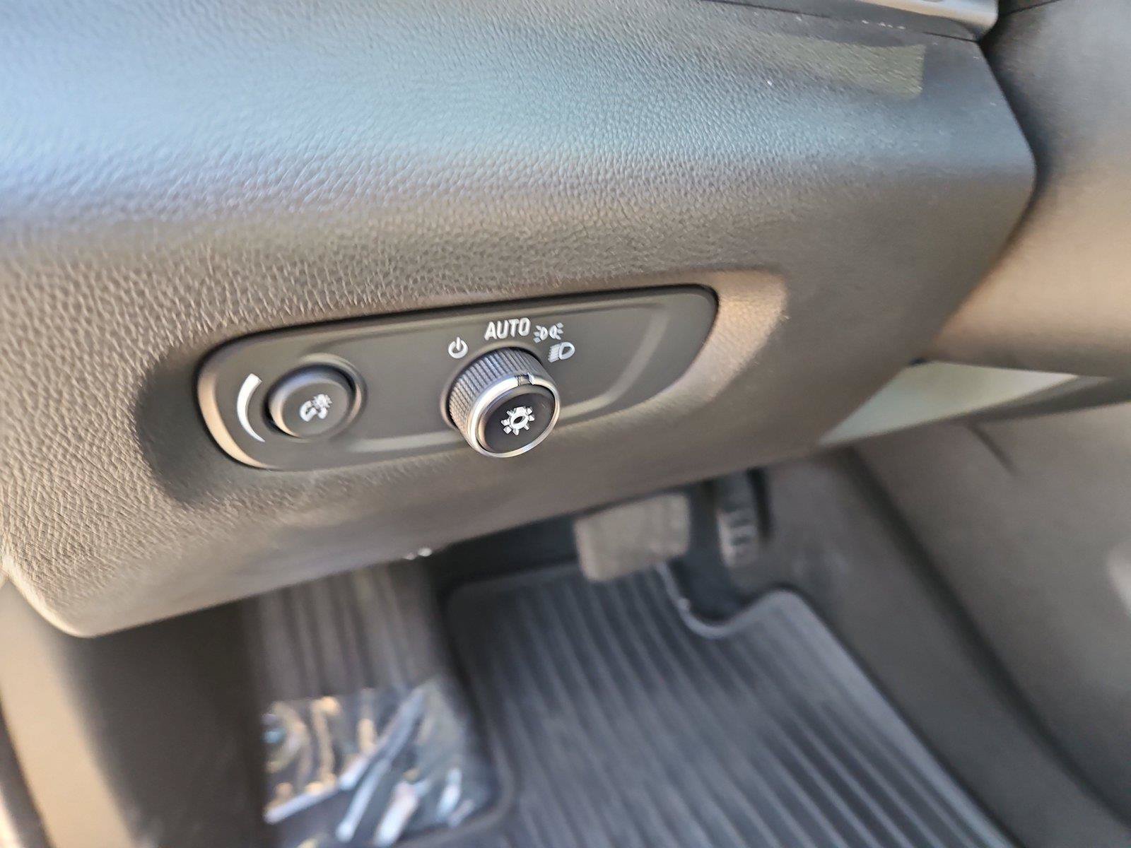 Used 2023 Chevrolet Traverse LT FWD image 22