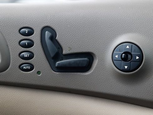 Used 2011 Kia Sedona EX w/ Luxury Pkg FWD image 46