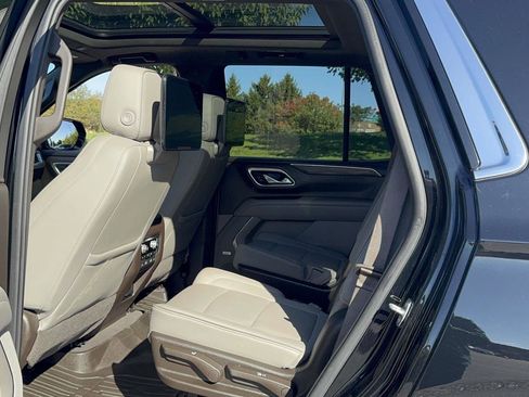 Used 2021 GMC Yukon SLT w/ SLT Luxury Plus Package image 14