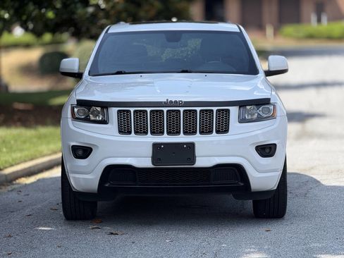 Used 2015 Jeep Grand Cherokee Altitude image 4