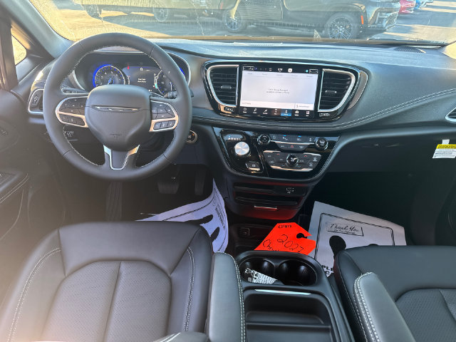 New 2027 Chrysler Pacifica Select w/ Family Tech Group FWD image 29