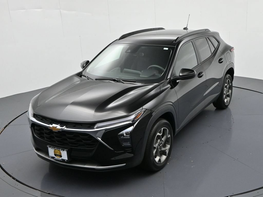 Used 2025 Chevrolet Trax LT FWD image 17