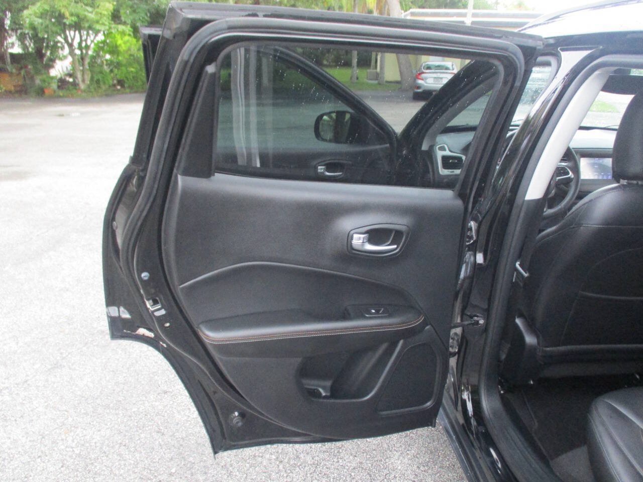 Used 2018 Jeep Compass Latitude w/ Popular Equipment Group FWD image 21