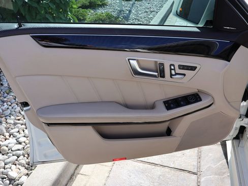 Used 2016 Mercedes-Benz E 400 4MATIC Sedan image 18