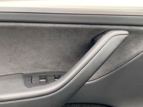 Used 2024 Tesla Model Y Performance image 16