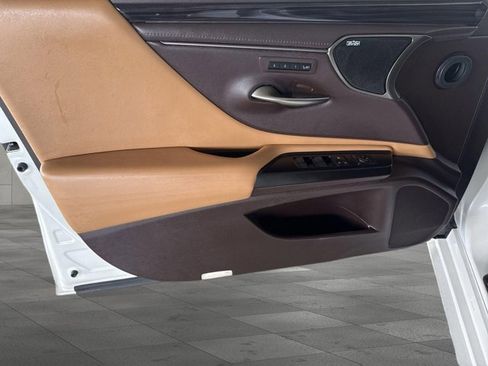 Used 2019 Lexus ES 300h Ultra Luxury w/ Accessory Package 2 image 10