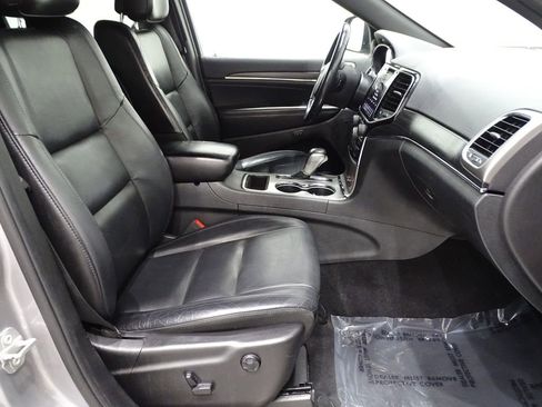 Used 2019 Jeep Grand Cherokee Limited image 16