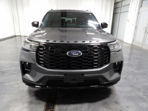 Used 2025 Ford Explorer ST-Line w/ ST-Line Street Pack AWD/4WD image 3