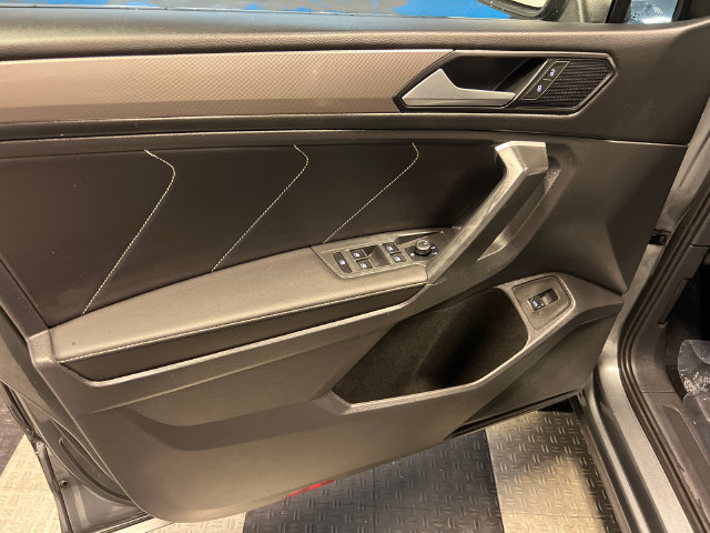 Certified 2023 Volkswagen Tiguan SE FWD image 8