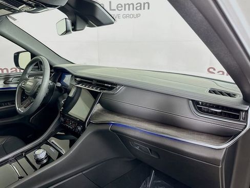 Used 2023 Jeep Grand Cherokee Overland image 31