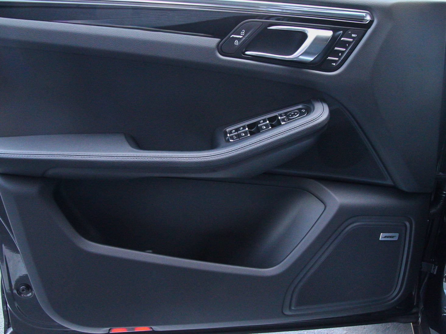 Certified 2026 Porsche Macan AWD/4WD image 14