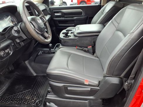 Used 2019 RAM 2500 Tradesman w/ Chrome Appearance Group image 9