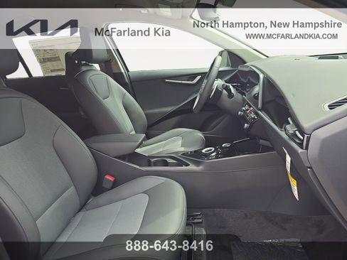 New 2025 Kia Niro EX w/ EX Cold Weather Package image 17