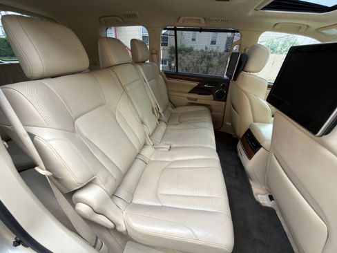 Used 2017 Lexus LX 570 4WD w/ Luxury Package image 30