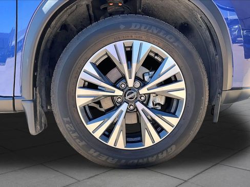 Used 2023 Nissan Rogue SV FWD image 11