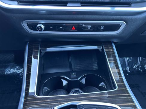 Used 2025 BMW X5 xDrive50e image 30