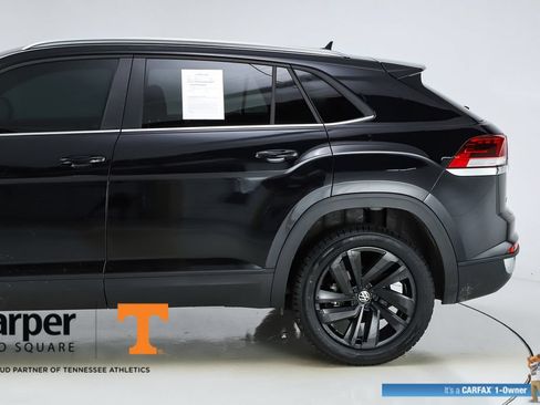 Used 2023 Volkswagen Atlas Cross Sport SE w/ Panoramic Sunroof Package FWD image 4