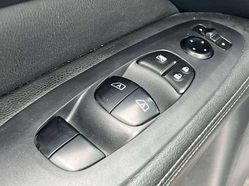 Used 2020 Nissan Pathfinder SL FWD image 19