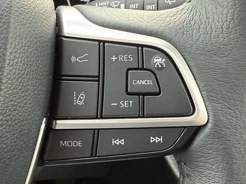 Used 2024 Toyota Sienna XLE FWD image 33