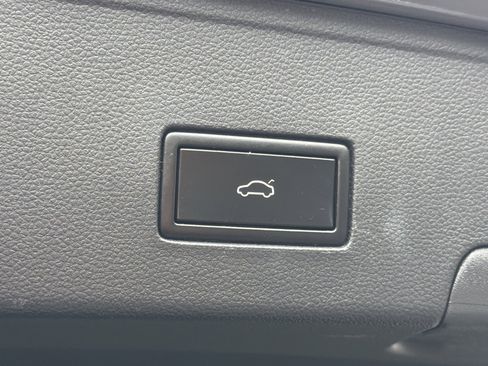 Used 2020 Volkswagen Atlas Cross Sport SEL Premium image 20