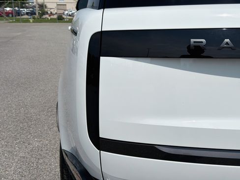 Used 2025 Land Rover Range Rover SE AWD/4WD image 10