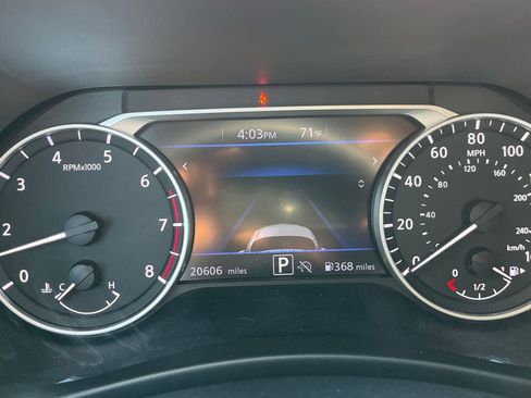 Used 2025 Nissan Sentra SV image 9