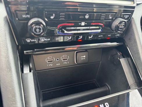 Used 2023 Jeep Grand Cherokee L Limited image 24