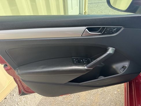 Used 2019 Volkswagen Passat 2.0T Wolfsburg w/ Wheels & Sunroof Package image 8