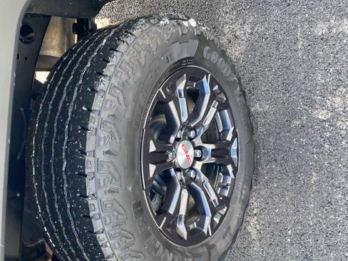 Used 2024 GMC Canyon Elevation w/ Convenience Package image 9