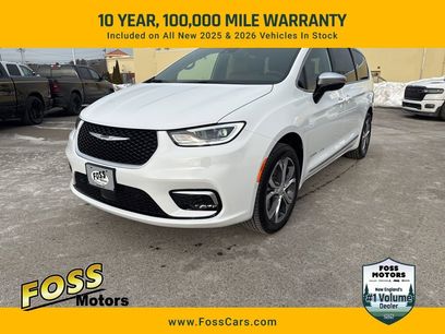 New 2026 Chrysler Pacifica Pinnacle w/ Trailer Tow Group