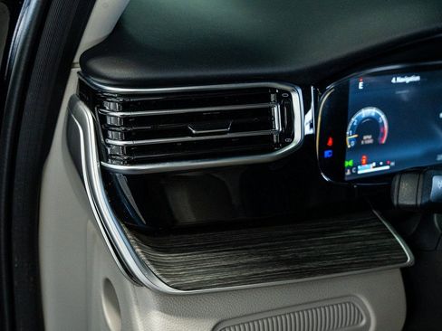 Used 2023 Jeep Wagoneer Series III w/ Preferred Equipment Group image 38