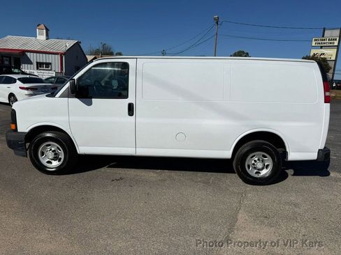 Used 2017 Chevrolet Express 2500 image 8