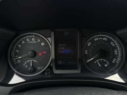 Used 2019 Toyota Tacoma TRD Sport image 17