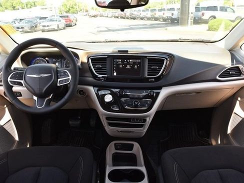 Used 2023 Chrysler Voyager LX FWD image 7