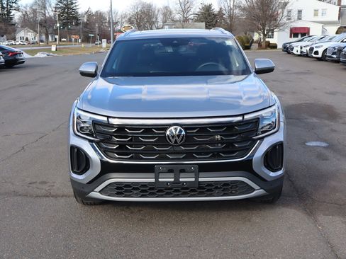 Used 2024 Volkswagen Atlas Cross Sport SE w/ Panoramic Sunroof Package image 2