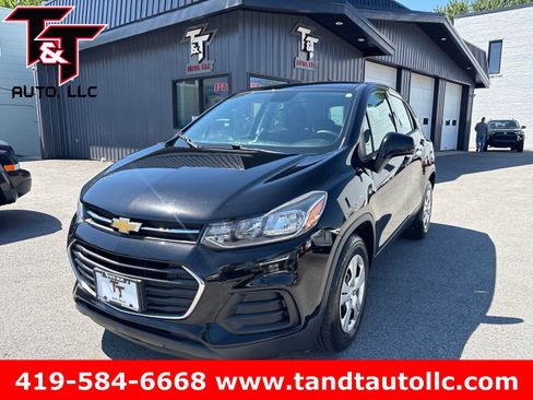 Used 2018 Chevrolet Trax LS FWD image 1