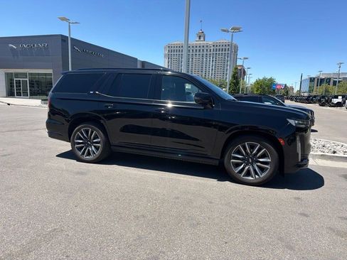 Used 2021 Cadillac Escalade Sport w/ Driver Assist Tech Package AWD/4WD image 4