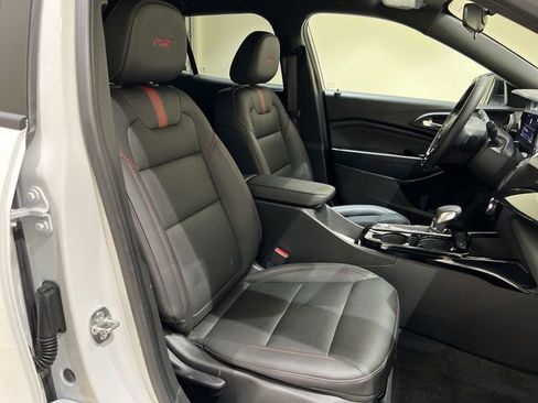 Used 2025 Chevrolet Trax RS FWD image 23
