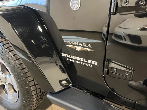 Used 2017 Jeep Wrangler Unlimited Sahara w/ Max Tow Package AWD/4WD image 38