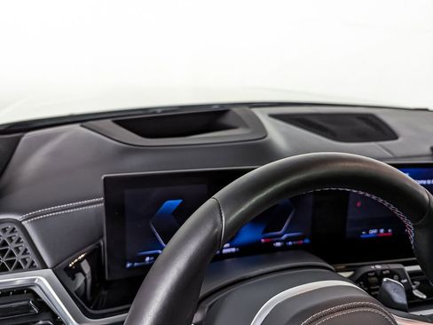 Certified 2025 BMW X7 M60i w/ Executive Package image 18